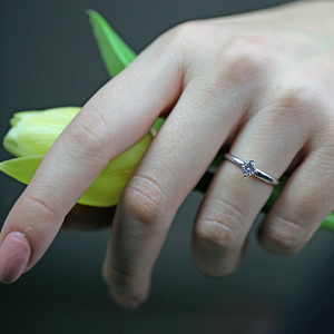 Brigita W Briliant   - skvostný zásnubný prsteň s briliantom